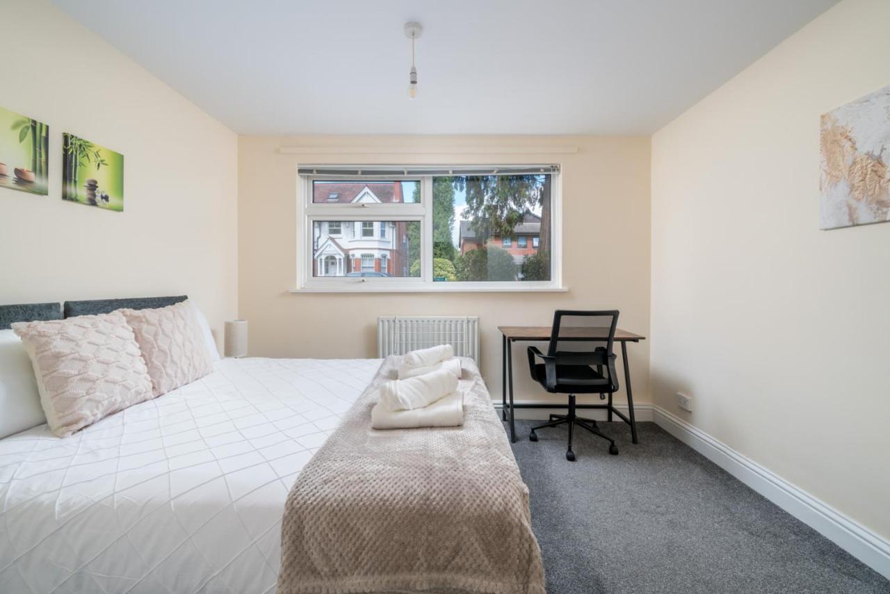 Redhill Surrey 2 Bedroom Pet Friendly Apartment By Sublime Stays Extérieur photo