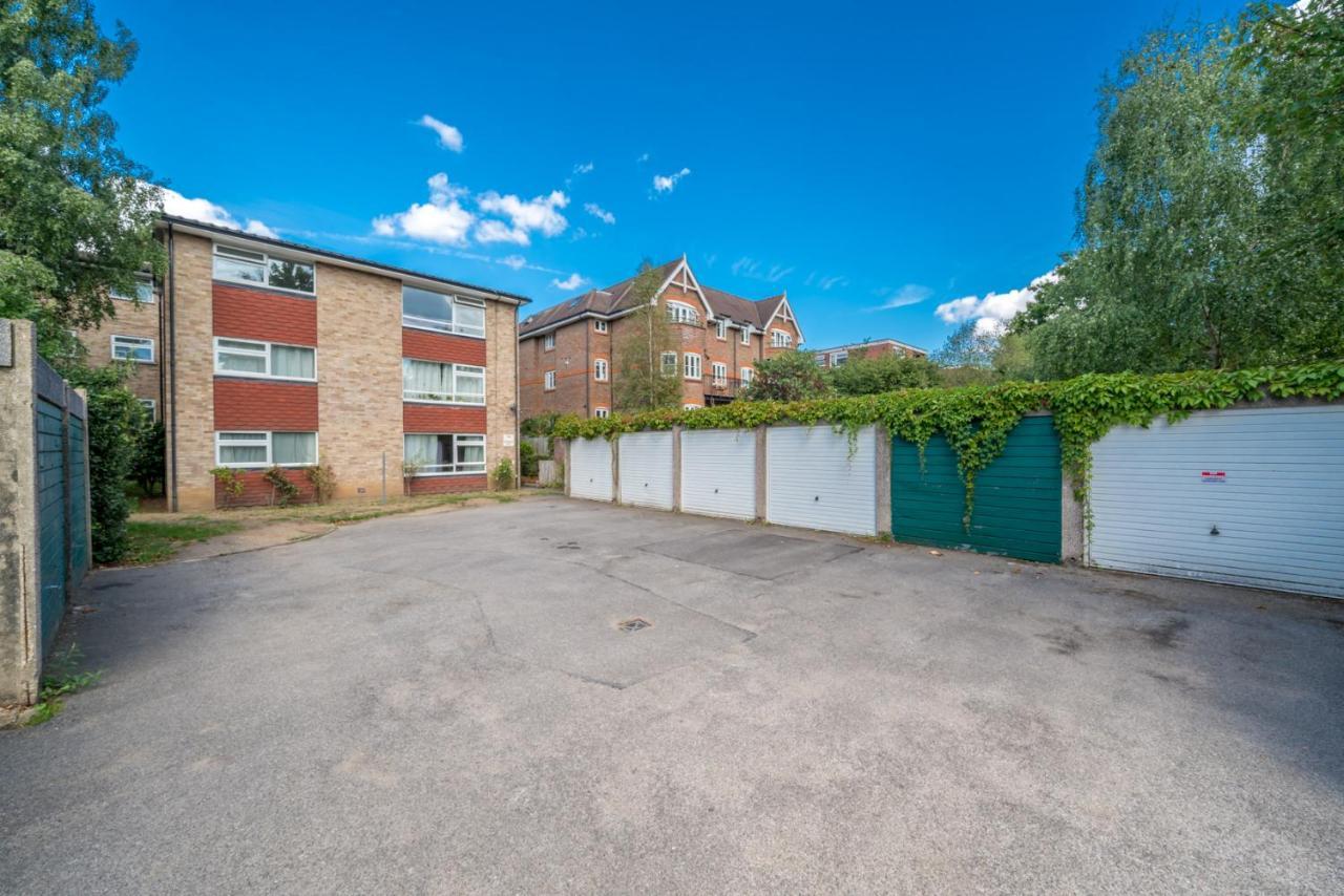 Redhill Surrey 2 Bedroom Pet Friendly Apartment By Sublime Stays Extérieur photo