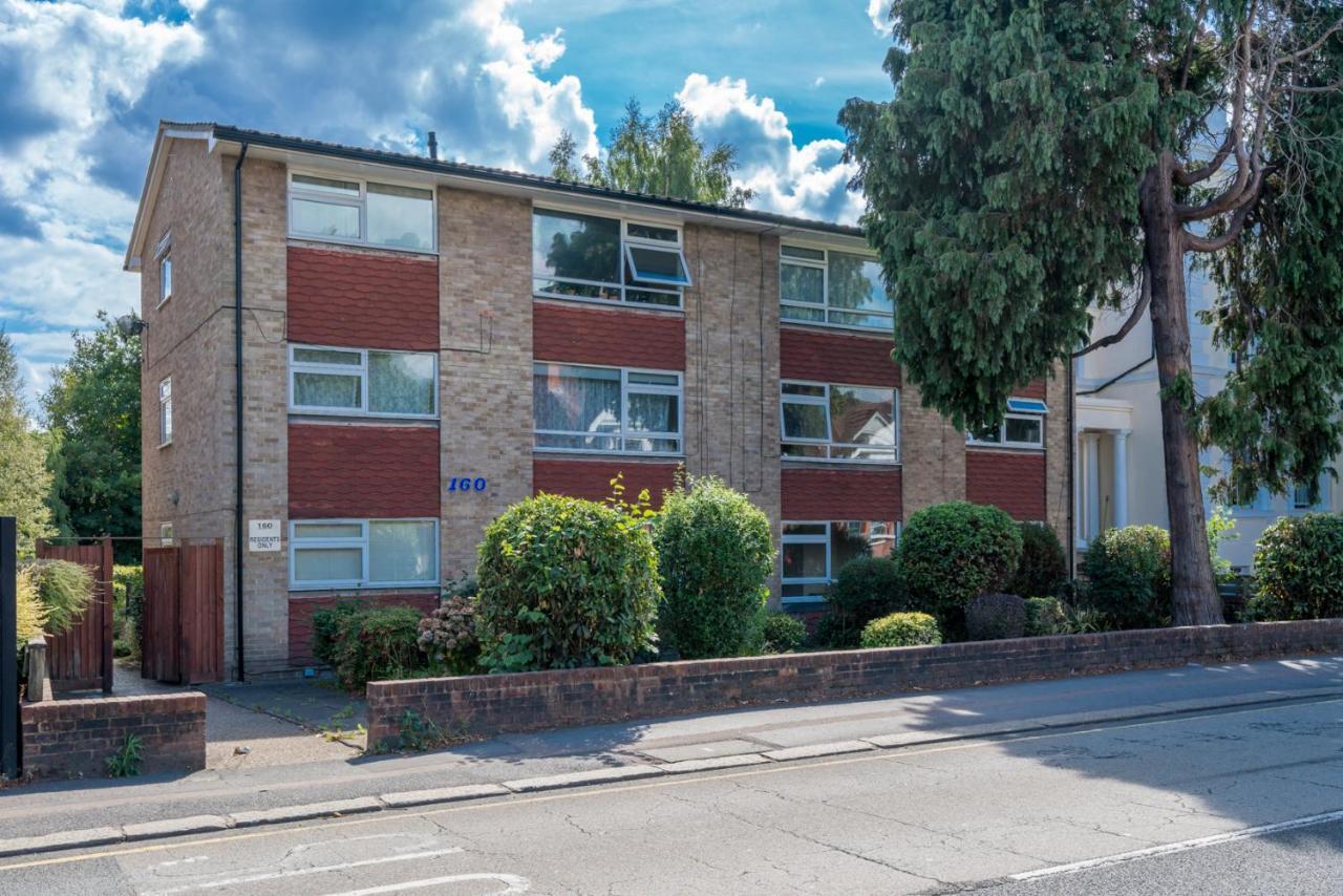 Redhill Surrey 2 Bedroom Pet Friendly Apartment By Sublime Stays Extérieur photo